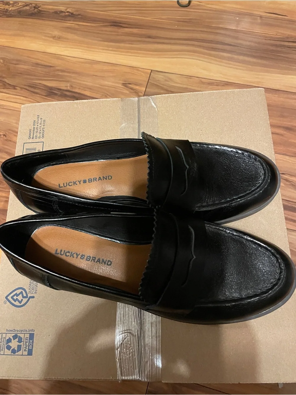 Lucky Brand Black Leather Slip-On Penny Loafers Womens size 7.5 - Picture 2 of 6
